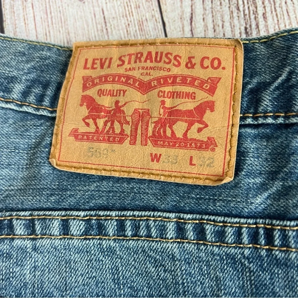 569 Levi’s Light Blue Denim Jeans 33 X 32